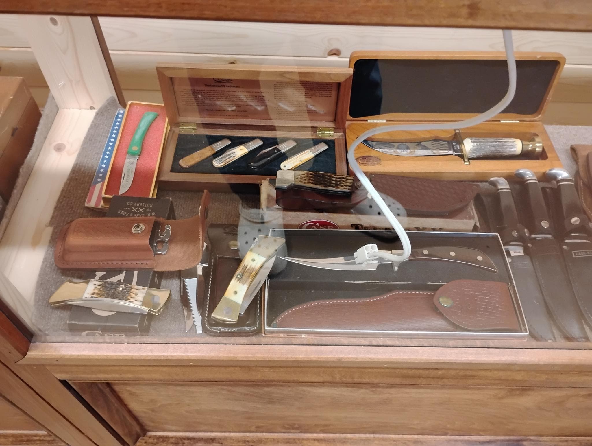 Open Case xx wooden presentation boxes with folders and a stag-handle Bowie.